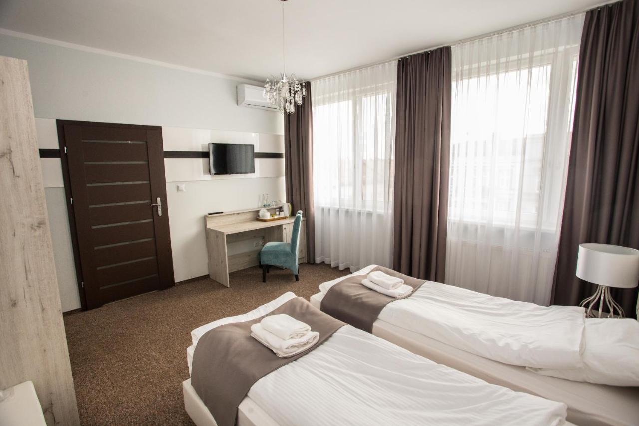 Hotel Tiffany Nowe Miasto Lubawskie Exteriör bild